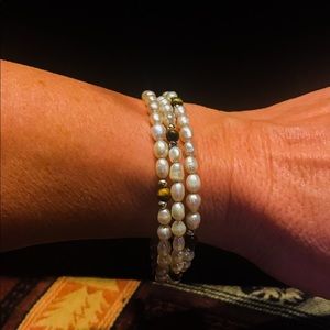 Pearl and wood wind bracelet